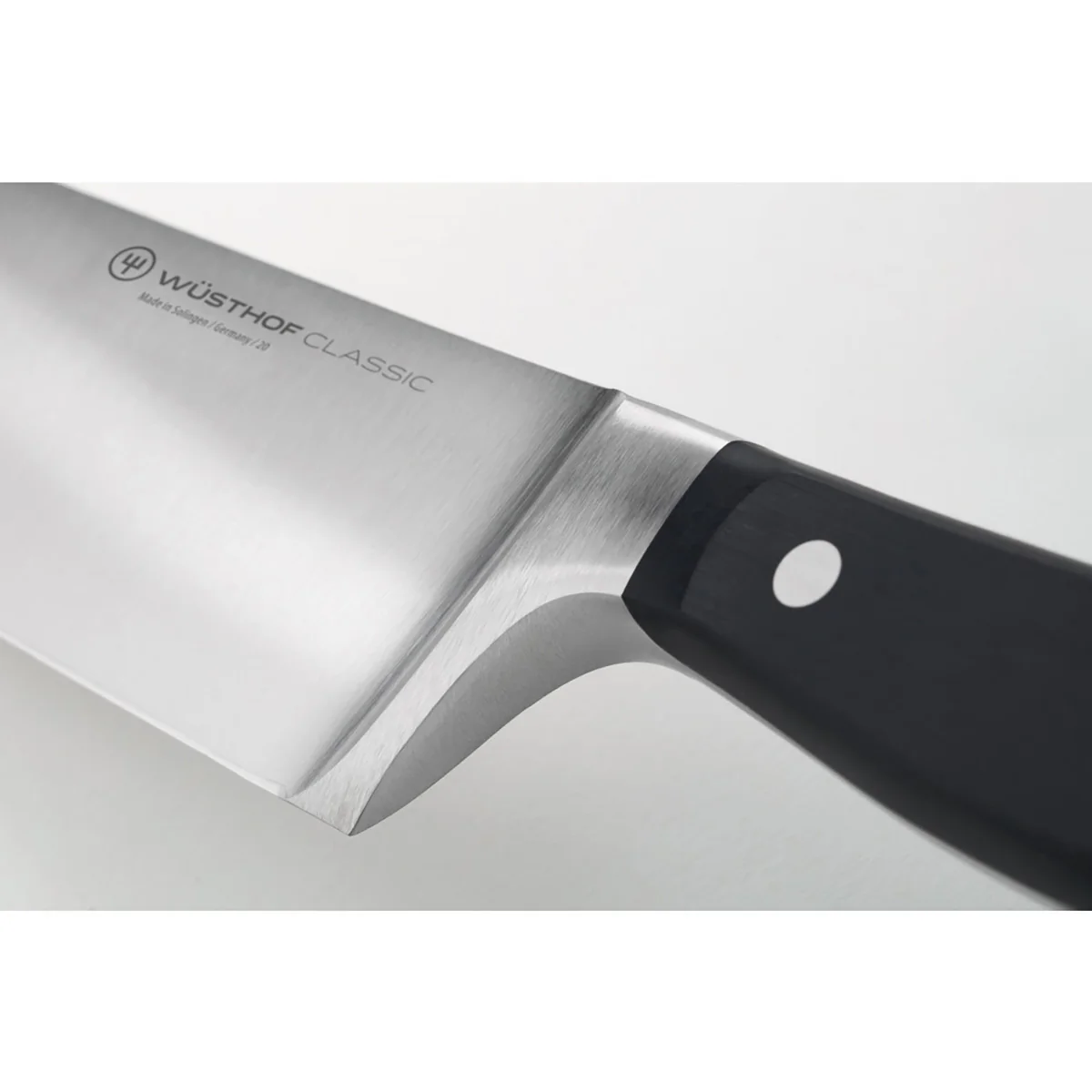 Wusthof Classic Hollow Edge Santoku Knife 17cm - Image 3